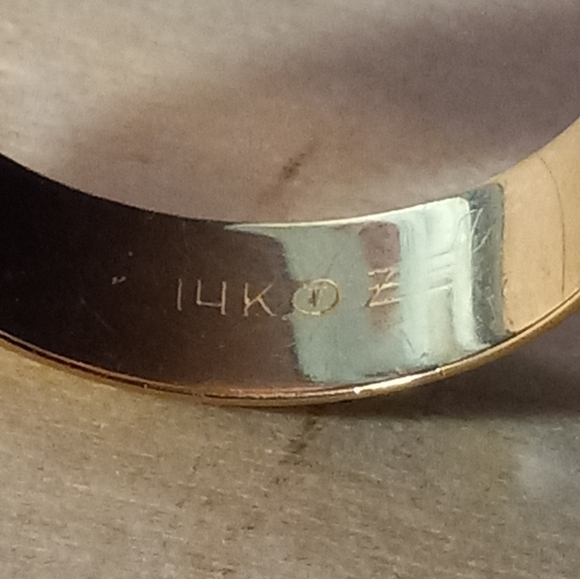 14kt Gold Wedding Band 5.25mm - Picture 5 of 11